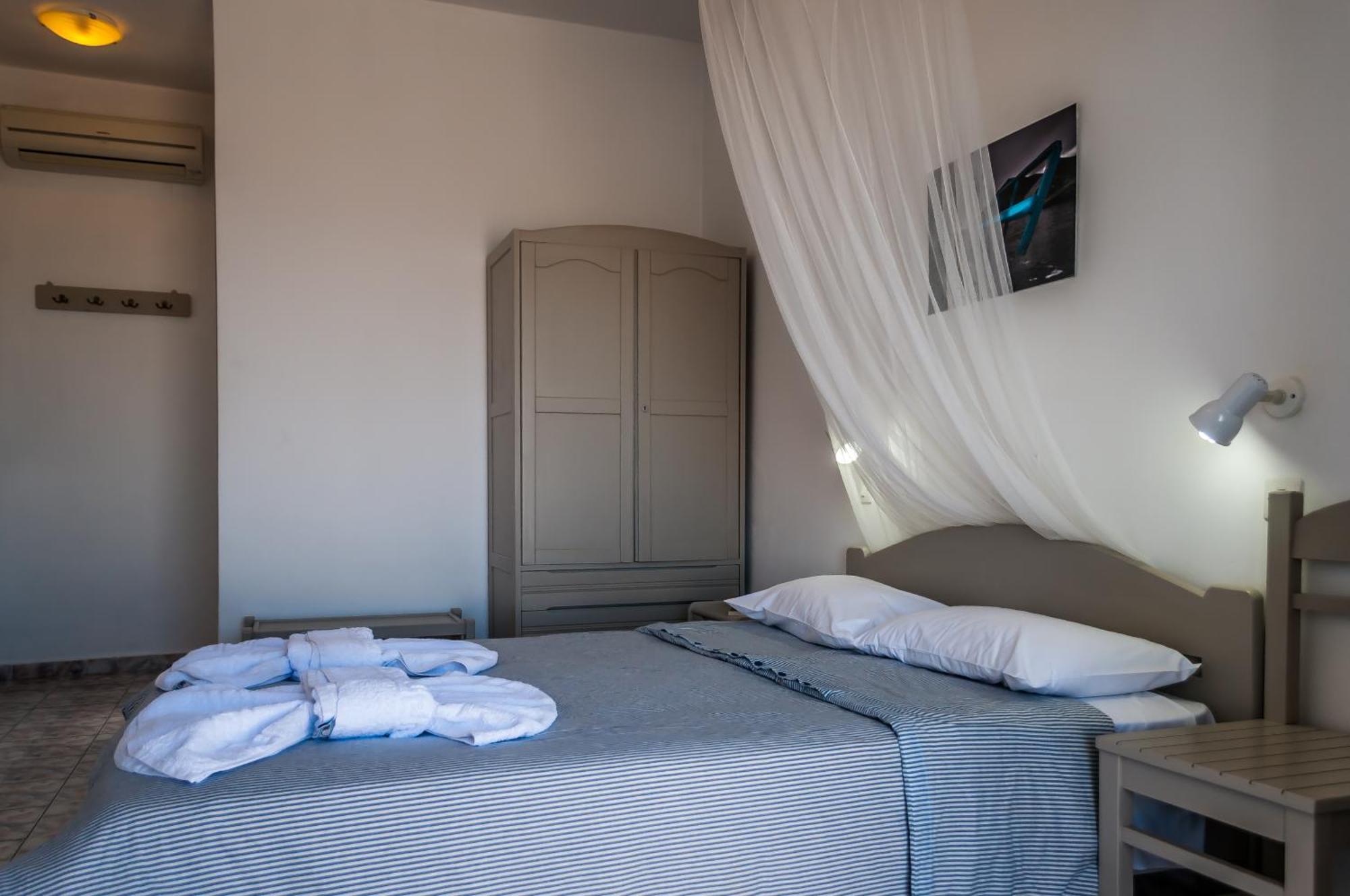 Agnanti View Hotel Pachaina エクステリア 写真