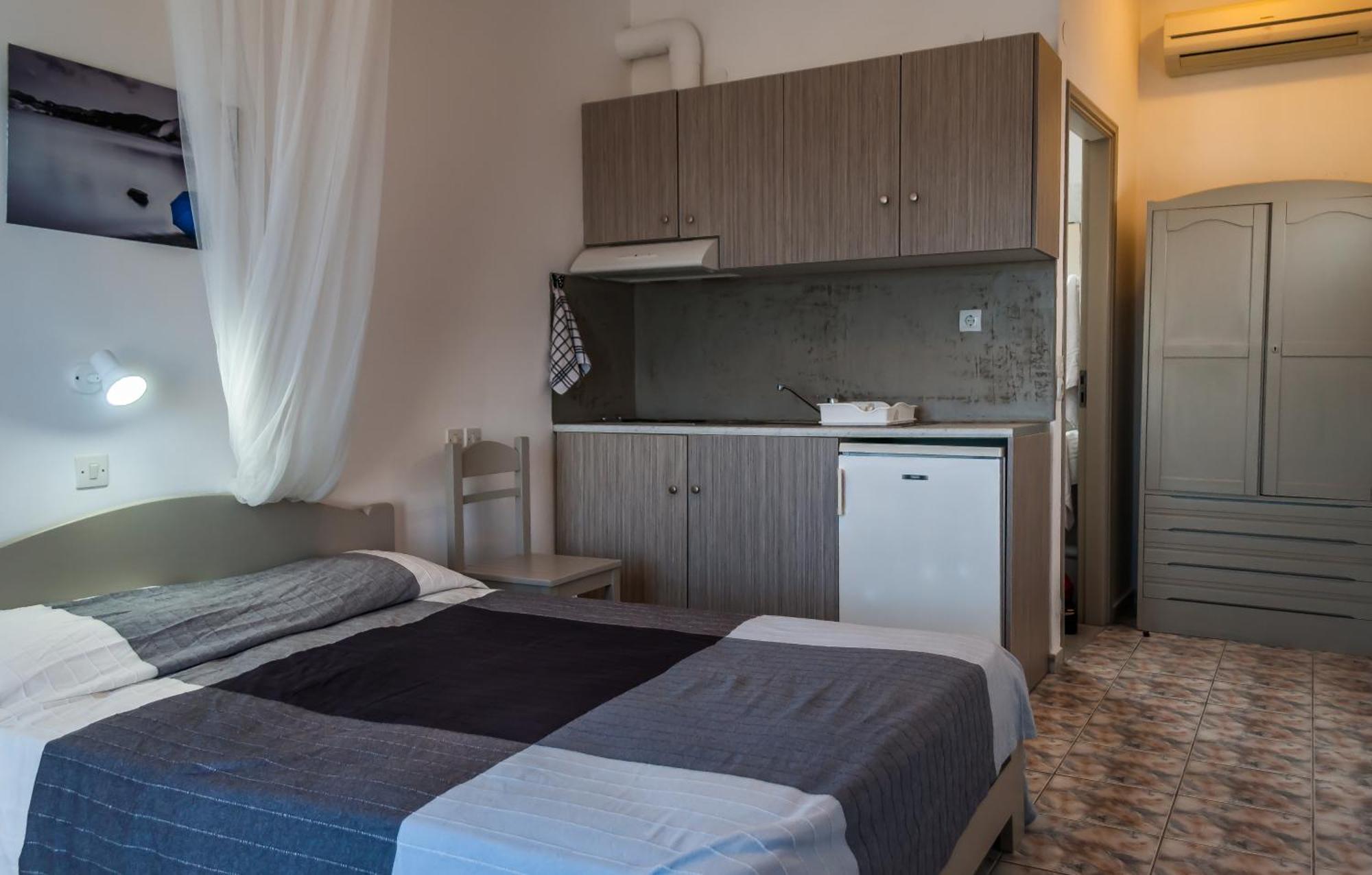 Agnanti View Hotel Pachaina エクステリア 写真