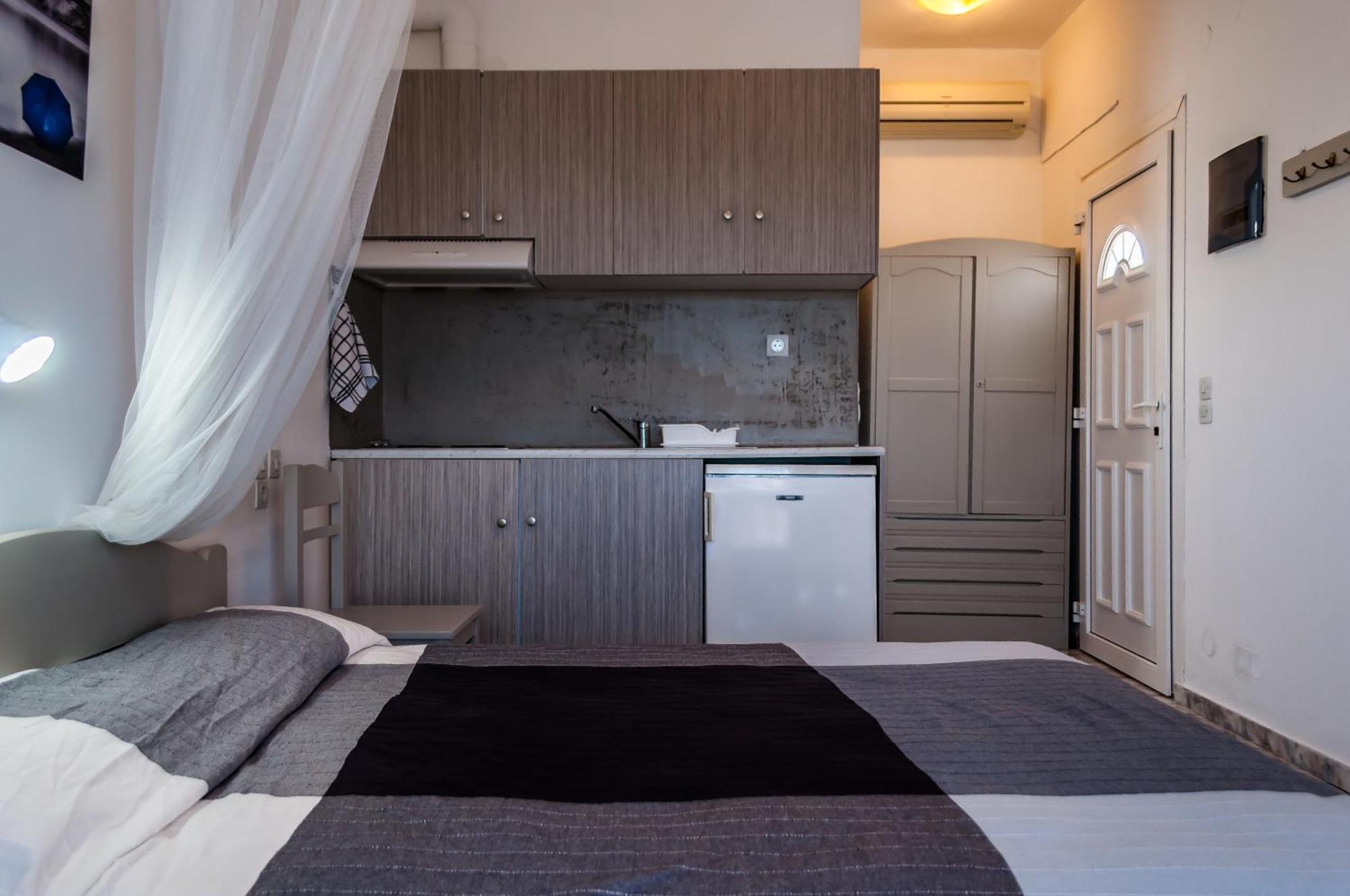 Agnanti View Hotel Pachaina エクステリア 写真