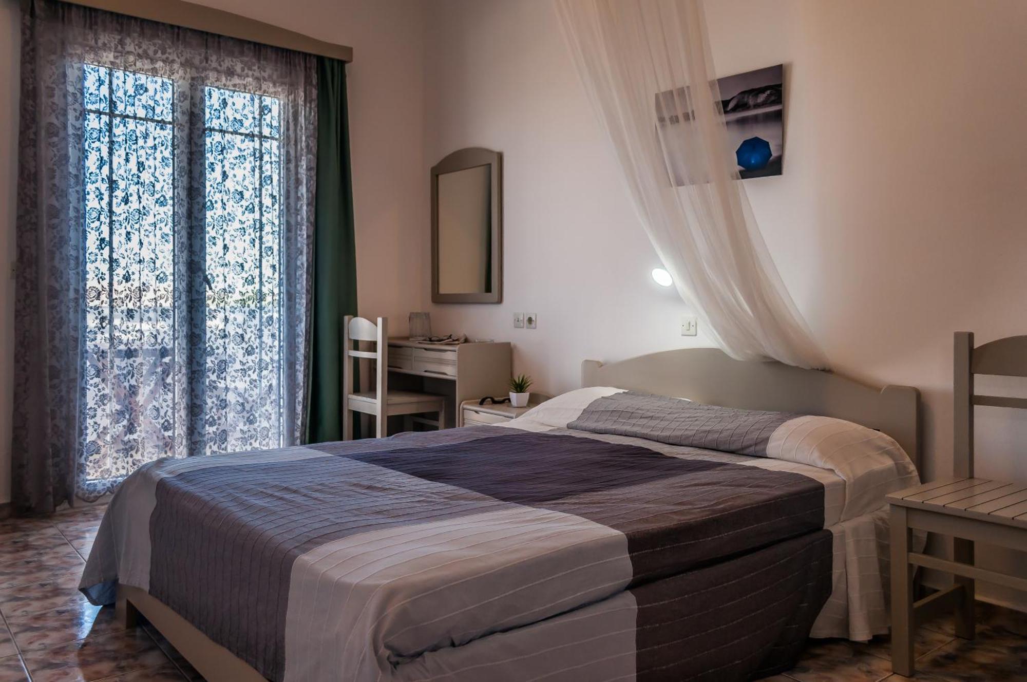Agnanti View Hotel Pachaina エクステリア 写真
